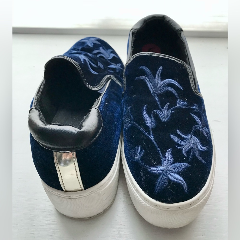 Kenneth Cole "Alesy" Blue Velvet & Embroidered
Platforms Slip-on Shoes